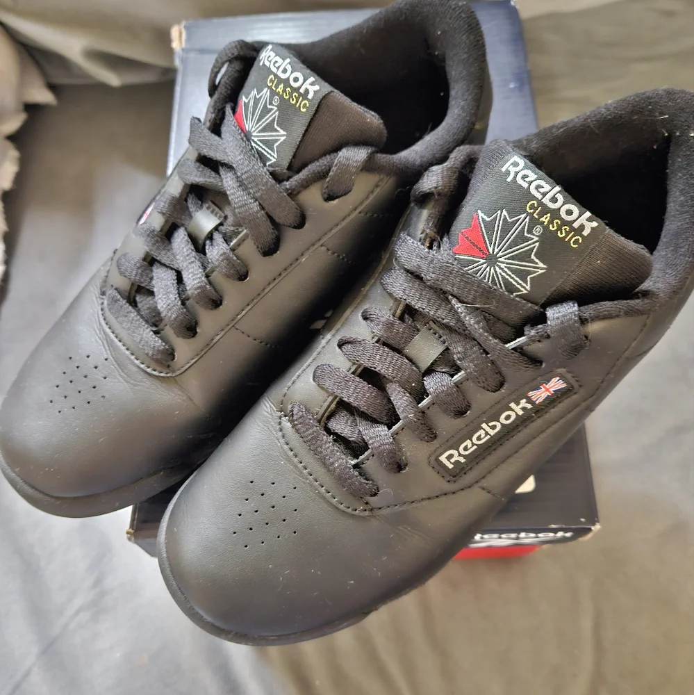 Brand NEW Princess Reebok - Picture 3 of 6